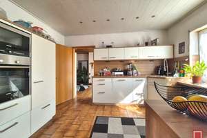 Einfamilienhaus mit barrierefreier Einliegerwohnung zentral und ruhig in Calden – Die vollständige Adresse der Immobilie erhältst du vom Anbieter., 34379 Calden – Vorschaubild 4