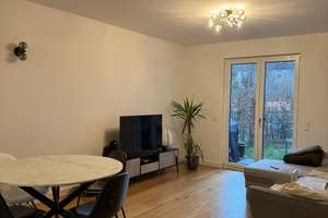 Ruhig und grün! Geschmackvolle 4-Zimmern Wohnung in Lankwitz. Heizung /Wasser Kosten sind enthalten. – Mühlenstraße 54, 12249 Lankwitz, Berlin – Vorschaubild 2