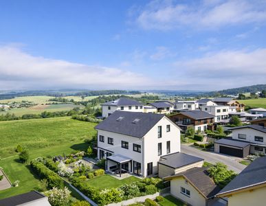 Exklusive Doppelhaushälfte – komplett möbliert, Einzug nach Vereinbarung
