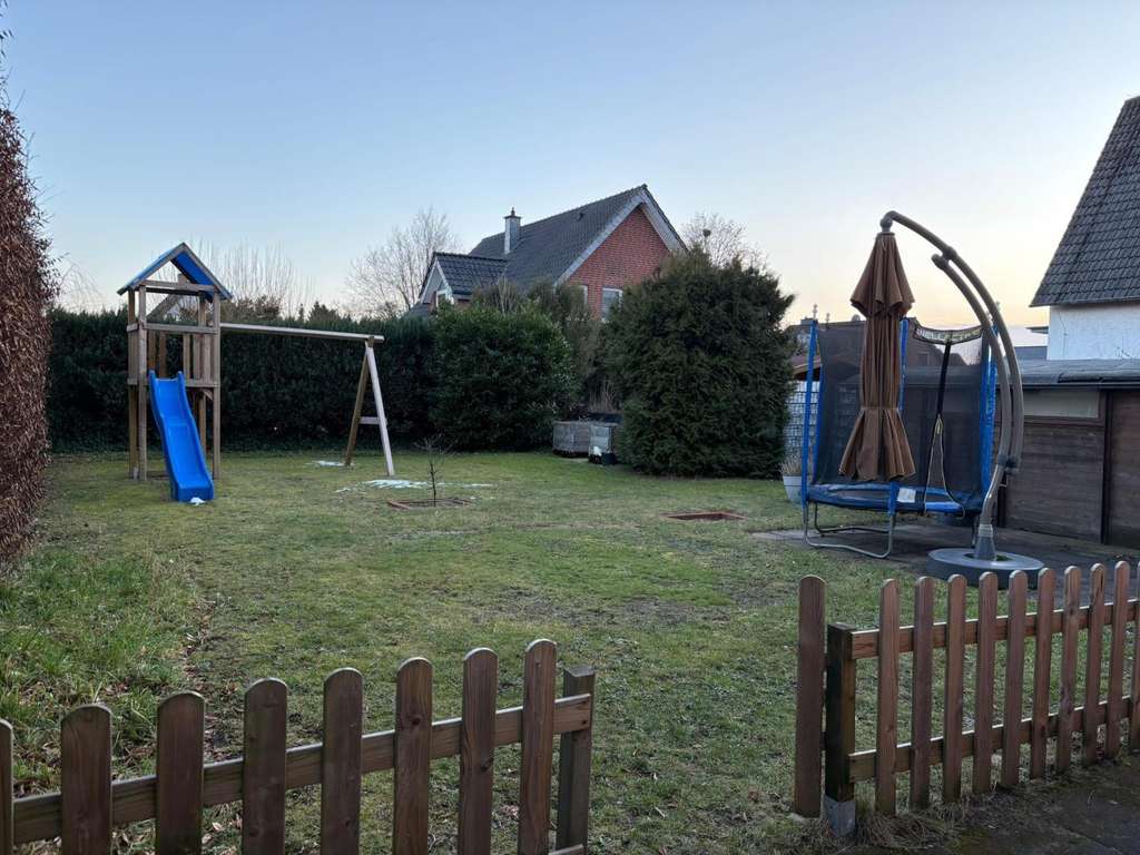 Immobilie in Gütersloh - Gepflegte Kapitalanlage in Gütersloh OT-voll vermietetes Zweifamilienhaus auf großzügigem Grundstück - Bild 2