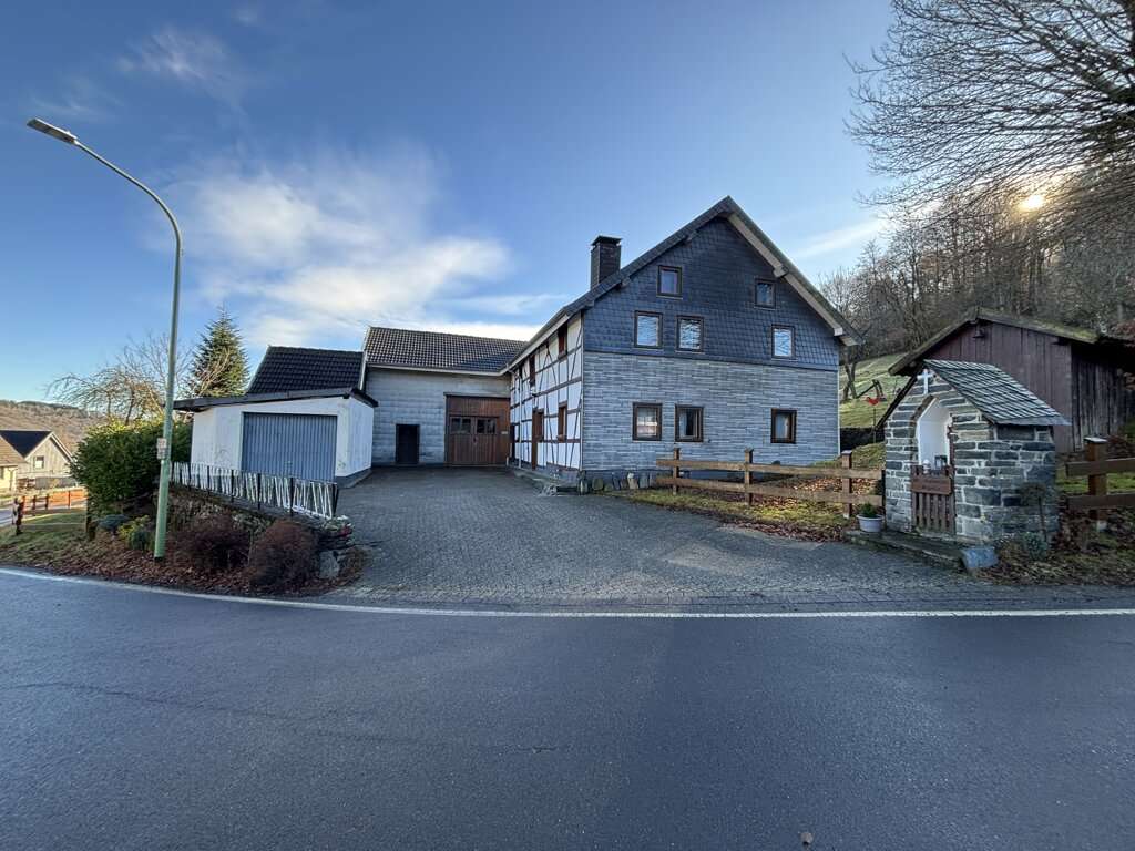 Immobilie in Monschau - Einfamilienhaus mit Scheune und Stallungen - Bild 1