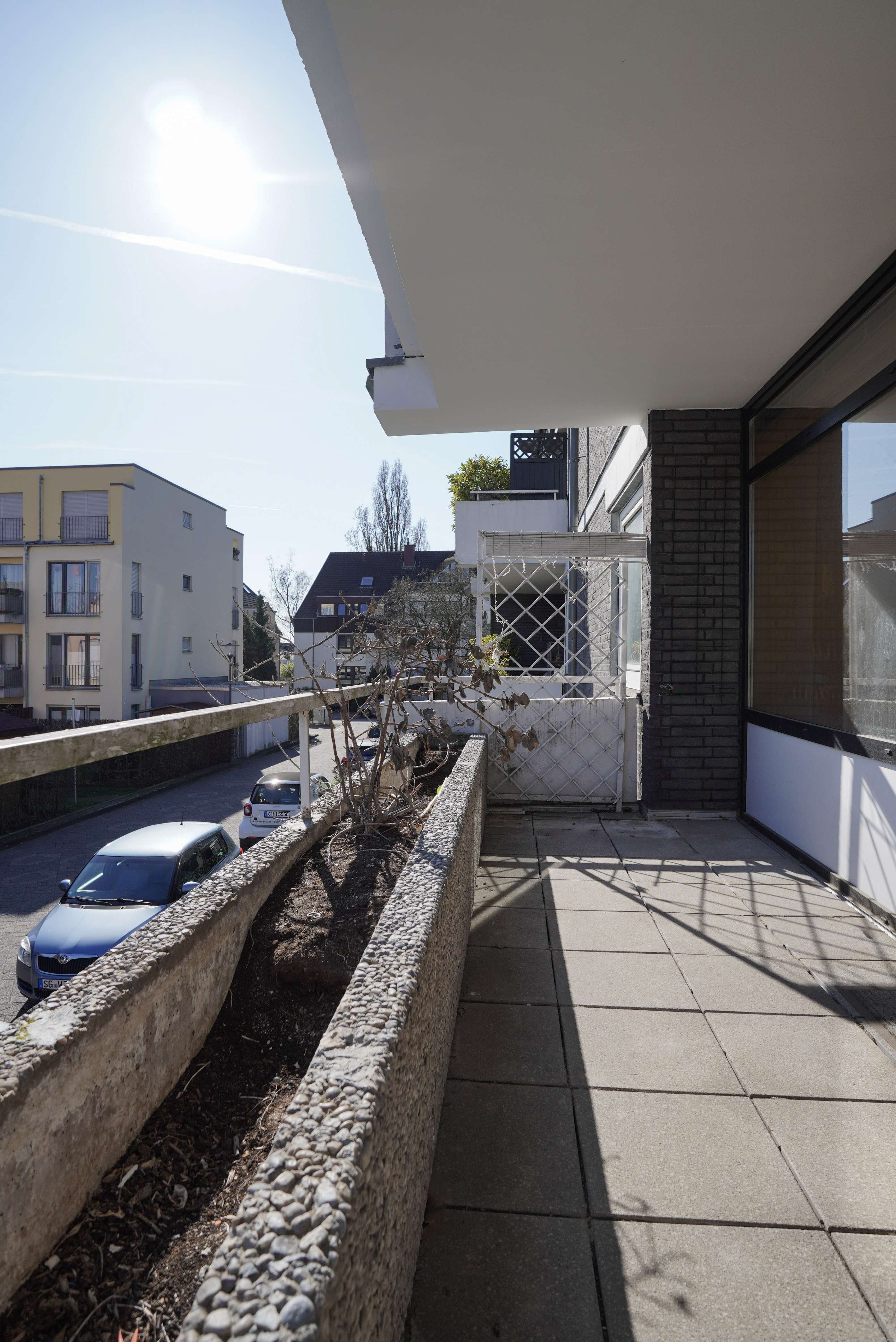 Schöne 2-Zimmer-Wohnung in guter und verkehrsberuhigter Lage - großer Südbalkon, Köln – Bild 2