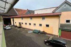 Großes Zweifamilienhaus mit Ausbaureserve in zentraler Ortskernlage von Fernwald - Albach – Die vollständige Adresse der Immobilie erhältst du vom Anbieter., 35463 Fernwald – Vorschaubild 1