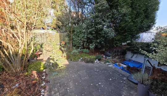 Bild von BIETERVERFAHREN: Sehr gepflegtes MFH mit Opt. der Selbstnutzung o. Umbau zum EFH / eine Einheit frei