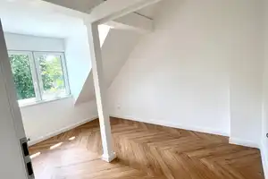 Saniertes freundliches Einfamilienhaus mit sechs Zimmern & Einbauküche  – Fliederblütenweg 11, 13127 Berlin – Vorschaubild 12