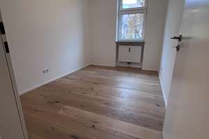 Hochwertig sanierte 4-Zimmer-Wohnung am Rathausplatz |  96qm | 2 Balkone | Aufzug | TG – Rathausplatz 4, 85748 Garching bei München – Vorschaubild 6