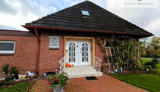 Bild von Teilmodernisiertes Einfamilienhaus mit Garten,ruhiger Lage,Garage, vielseitigem Wohnkonzept in Sande