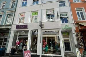Lichtdurchflutete Altbau-Wohnung mit Dachterrasse in der Rostocker Innenstadt