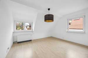 ***RESERVIERT*** - Großes Grundstück, modernisierte Innenräume und Doppelgarage - Ihr Familienglück – Ludwigsburg (Kreis) – Vorschaubild 28