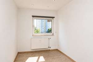 4 Zimmer Wohnung. Wohnkomfort, Balkon, Einbauküche in gefragter Lage von Salzgitter-Lebenstedt – 38226 Lebenstedt, Salzgitter – Vorschaubild 11
