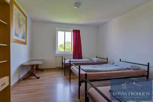 Stilvolle 2-Raum-Dachgeschosswohnung mit Aufzug, Küchenzeile, Balkon & TG-Stellplatz in Chemnitz – Konradstraße 7, 9113 Schloßchemnitz, Chemnitz – Vorschaubild 5