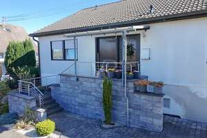 Hier ziehst du ein und deine Pläne gleich mit!!! Bungalow mit ELW und vielen Möglichkeiten!!! – Die vollständige Adresse der Immobilie erhältst du vom Anbieter., 55626 Bundenbach – Vorschaubild 2
