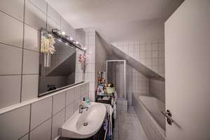 Stilvolles Split-Level-Wohnen: Terrasse, Garten und herrliche Aussicht über Stuttgart – Weinbergweg 18, 70569 Dachswald, Stuttgart – Vorschaubild 5