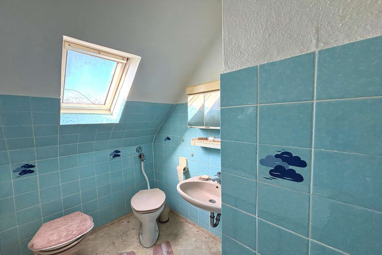 Immobilie in Mainaschaff - SANIERUNGSBEDÜRFTIGES 1-2 FAMILIENHAUS MIT TERRASSE, GARTEN UND GARAGE IN SEHR GUTER LAGE VON  - Bild 8