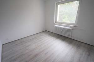 Lichtdurchflutete 3-Zi. Wohnung mit Garage und Aufzug – Hermannstr. 4, 42277 Oberbarmen, Wuppertal – Vorschaubild 3