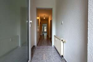 Lichtdurchflutete 3-Zimmer-Erdgeschosswohnung mit eigener Terrasse und Tiefgaragenstellplatz – Achterstraße 7b, 28359 Horn, Bremen – Vorschaubild 2