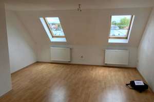 Helle 2,5-Zimmer-DG-Wohnung in Uninähe! Traumlage mitten in Regensburg-Kumpfmühl