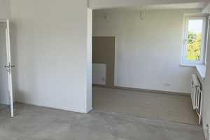 Offener Wohn- und Kochbereich – Stilvolle Wohnung mit Loggia und Grünblick – Kurt-Schumacher-Ring 3, 38444 Wolfsburg – Vorschaubild 10