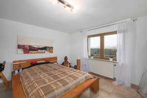 *Reserviert* - Gepflegtes Zweifamilienhaus mit tollem Ausblick, Doppelgarage und Garten! – Enzkreis – Vorschaubild 16