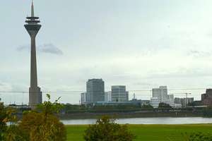 Charaktervoller Altbau mit großem Potenzial und Rheinblick !  In Toplage von Düsseldorf-Oberkassel – Die vollständige Adresse der Immobilie erhältst du vom Anbieter., 40545 Oberkassel, Düsseldorf – Vorschaubild 2