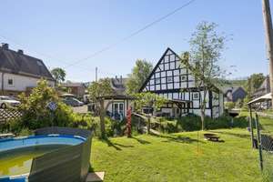 Charmante Fachwerk-Doppelhaushälfte mit Garten, Terrasse, Garage und EBK