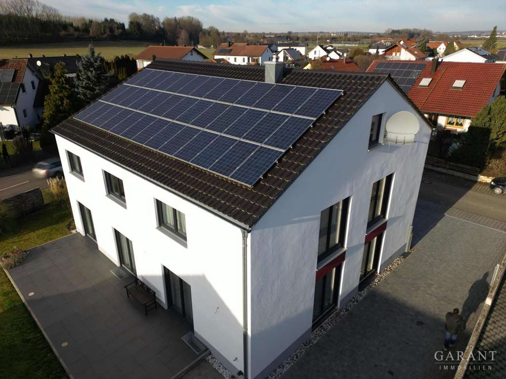 Immobilie in Pförring - Modernes Einfamilienhaus mit Einliegerwohnung, PV-Anlage und hochwertiger Ausstattung  - Bild 1