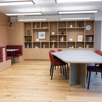 Coworking-Bereich in Regus THE SQUAIRE Conference Center