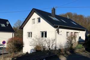 Saniertes Dreifamilienhaus mit Garten und Garage in Gummersbach-Berghausen – Die vollständige Adresse der Immobilie erhältst du vom Anbieter., 51647 Gummersbach – Vorschaubild 24