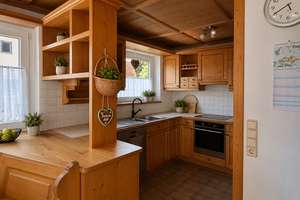 Wohnen mit Hauscharakter – großzügige 5-Zimmer-Wohnung mit Wohnküche, Veranda, Balkon und Garage – Die vollständige Adresse der Immobilie erhältst du vom Anbieter., 88451 Dettingen an der Iller – Vorschaubild 4