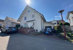 Frontansicht mit Garage