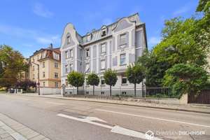 Stilvolle Altbauwohnung in denkmalgeschütztem Jugendstilgebäude – Die vollständige Adresse der Immobilie erhältst du vom Anbieter., 93047 Innenstadt, Regensburg – Vorschaubild 2
