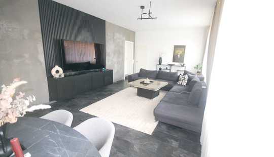 Bild von Mehrfamilienhaus mit drei Wohneinheiten – zwei vermietet, eine frei bei Verkauf