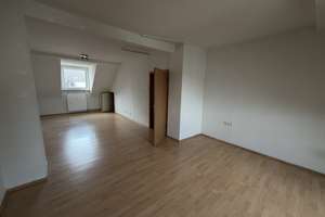 riesige Wohnung über 2 Etagen im DG
