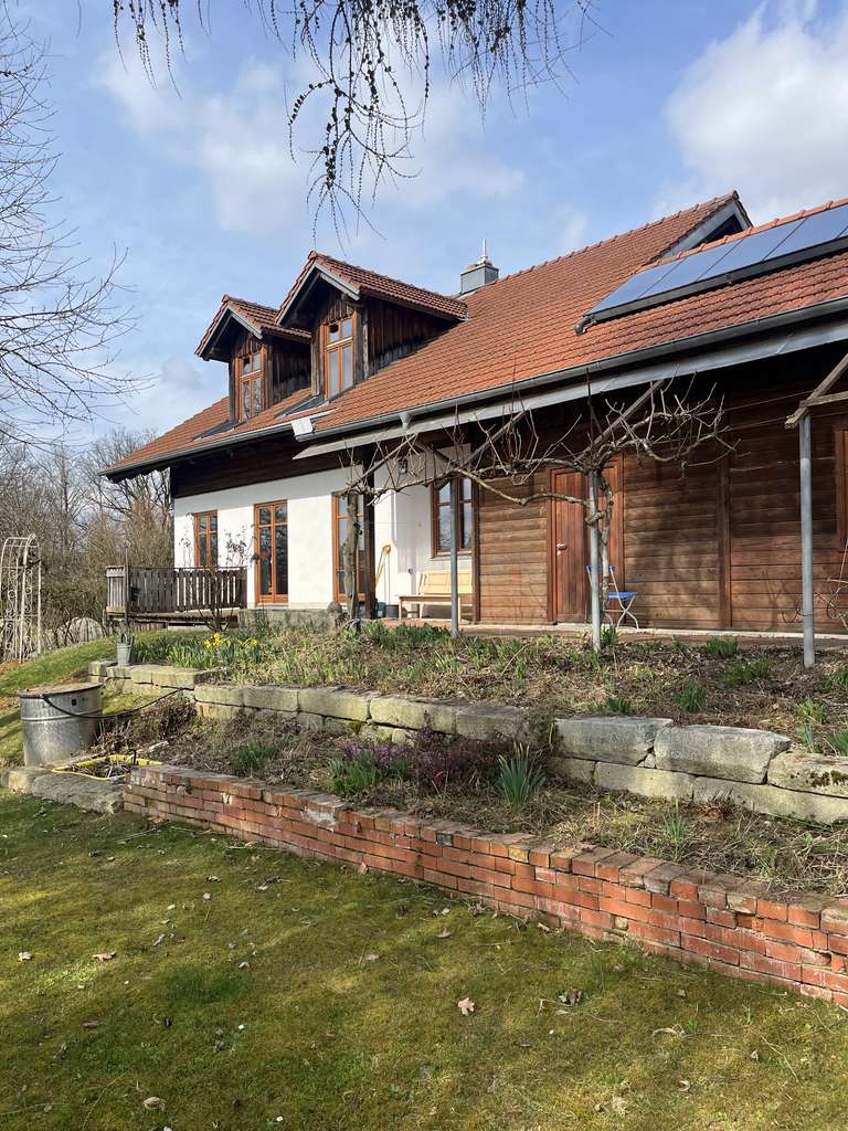 Immobilie in Tiefenbach - Gepflegtes Einfamilienhaus in ruhiger Lage mit großem Garten - Bild 0