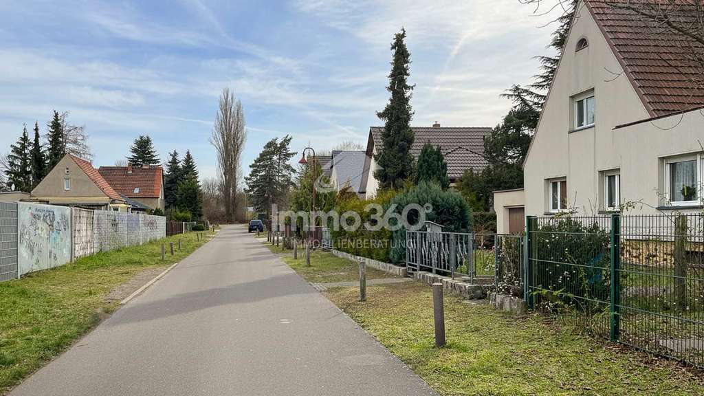 Immobilie in Neuenhagen bei Berlin - Altbau mit Charakter – freistehendes Einfamilienhaus mit großem Garten & Kachelöfen - Bild 1