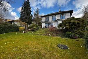 FREESTANDING HOUSE! 180 m² living space, 6-room, 5-bed, 3.5-bath and outdoor sauna! *18 min to Clay* – Die vollständige Adresse der Immobilie erhältst du vom Anbieter., 65388 Schlangenbad – Vorschaubild 1