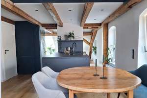 Exklusive Dachgeschosswohnung mit Balkon, Einbauküche, Kamin u. hochwertiger Ausstattung  – Bahnhofstr. 24, 86150 Bahnhofs-, Bismarckviertel, Augsburg – Vorschaubild 3