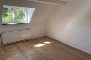 Helle Dachgeschosswohnung mit 6 Zimmern – Nibelungenstraße 68, 47057 Neudorf-Süd, Duisburg – Vorschaubild 11