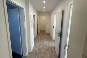 Dein begehbarer Kleiderschrank mit Wohnung drumherum - helle 3-Zimmer im DG – Dzondistraße 3, 6112 Nördliche Innenstadt, Halle (Saale) – Vorschaubild 1