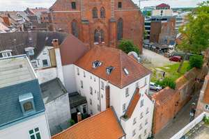 Vermietet -  2 Zimmer - Lübecker Altstadt mit Blick auf die Petrikirche