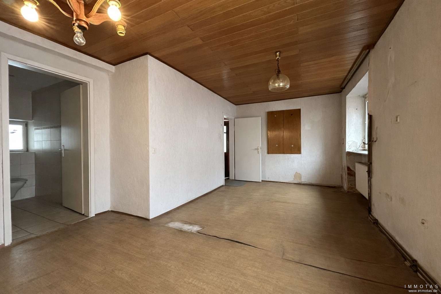 Finanzierung ohne Eigenkapital möglich: Renovierungsbedürftiges Haus mit Garten, Scheune und Garage, Donnersbergkreis – Bild 2