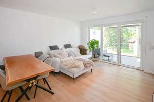 Neuwertige 2-Zimmer-Etagenwohnung mit Balkon und Tiefgarage!