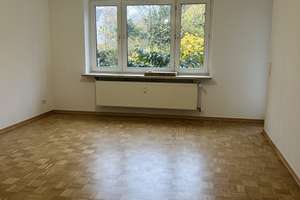 Frisch sanierte 3-Zimmer-Wohnung mit EBK,  Balkon im grünem Innenhof in der List  – Tannenbergallee 5, 30163 List, Hannover – Vorschaubild 1