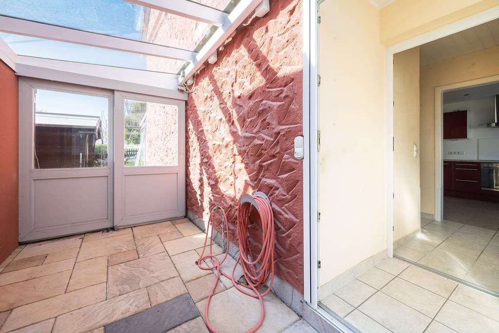 Immobilie in Moosinning - Doppelhaushälfte mit Wintergarten, Balkon und großem Gestaltungspotenzial - Bild 1