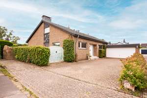 RUHEOASE MIT POTENZIAL * keine Käuferprovision – Friedensstraße 229, 47829 Uerdingen, Krefeld – Vorschaubild 1