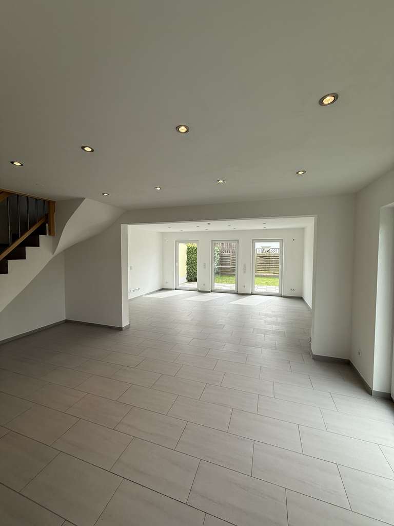 Schönes Reiheneckhaus mit 162 m² in Deggendorf-Rettenbach, provisionsfrei und sofort verfügbar