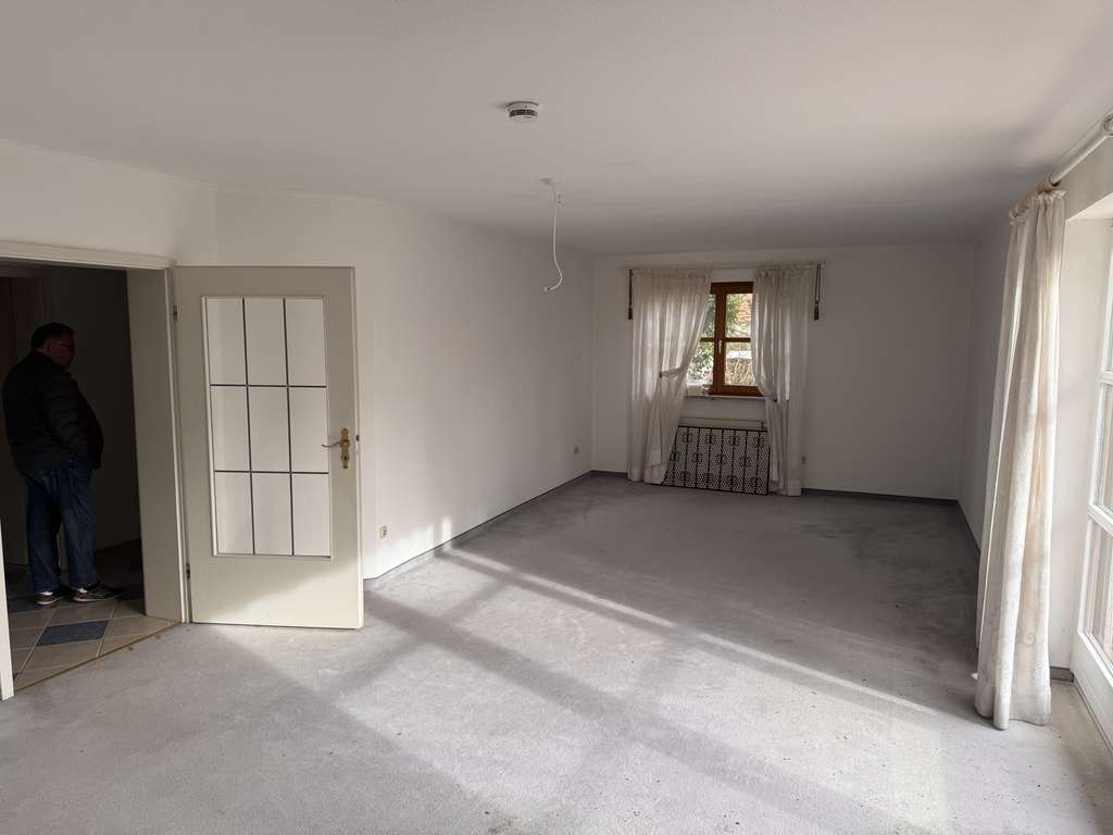 Immobilie in Pullach im Isartal - Exklusive, geräumige und neuwertige 2/3 Zimmer-Wohnung mit großem Balkon am Marktplatz von Pullach - Bild 2