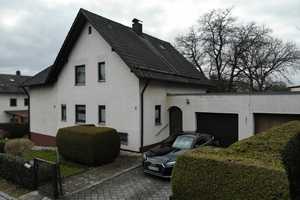 Vielfältig nutzbares Einfamilienhaus mit Doppelgarage in Bernhardswald zu verkaufen – Regensburg (Kreis) – Vorschaubild 2