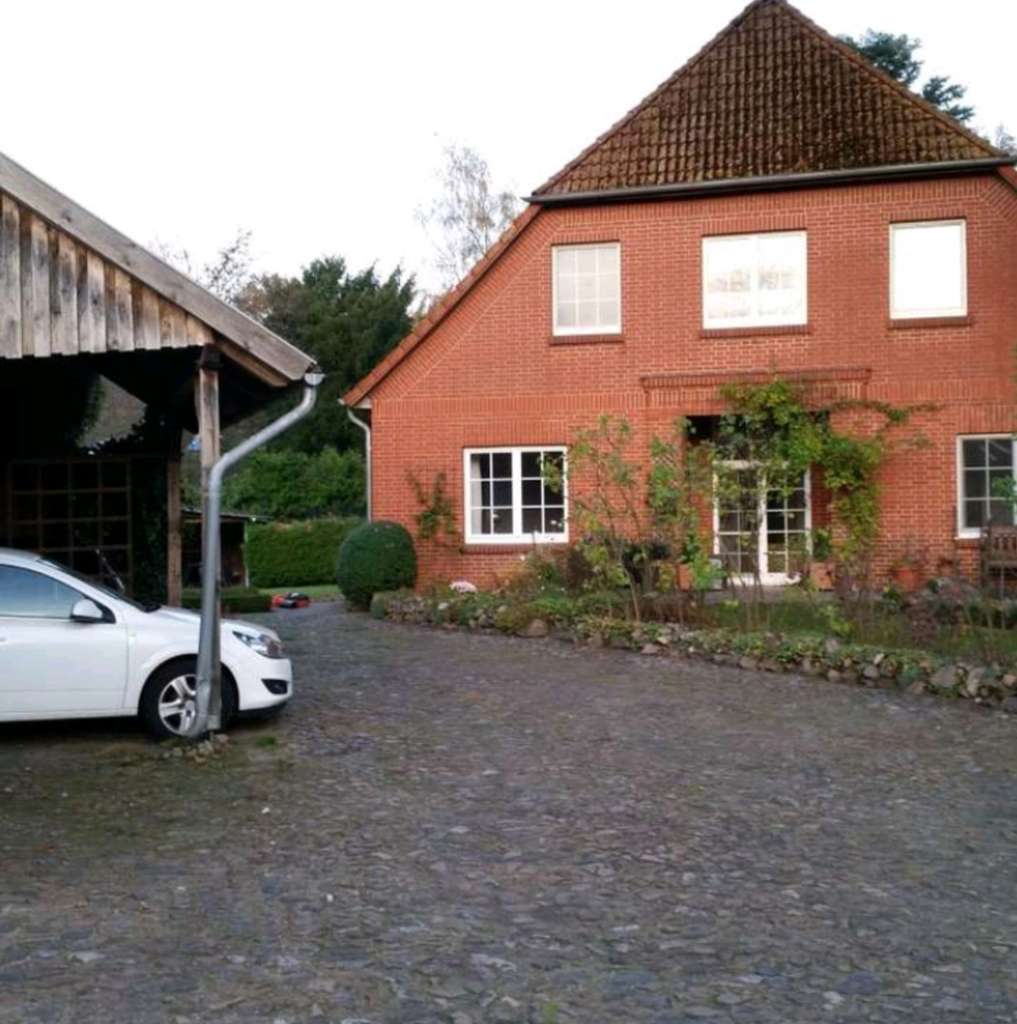 Immobilie in Burgwedel - 4 Zimmer Dachgeschosswohnung mit großem Garten, provisionsfrei ab Mitte 2026 - Bild 1