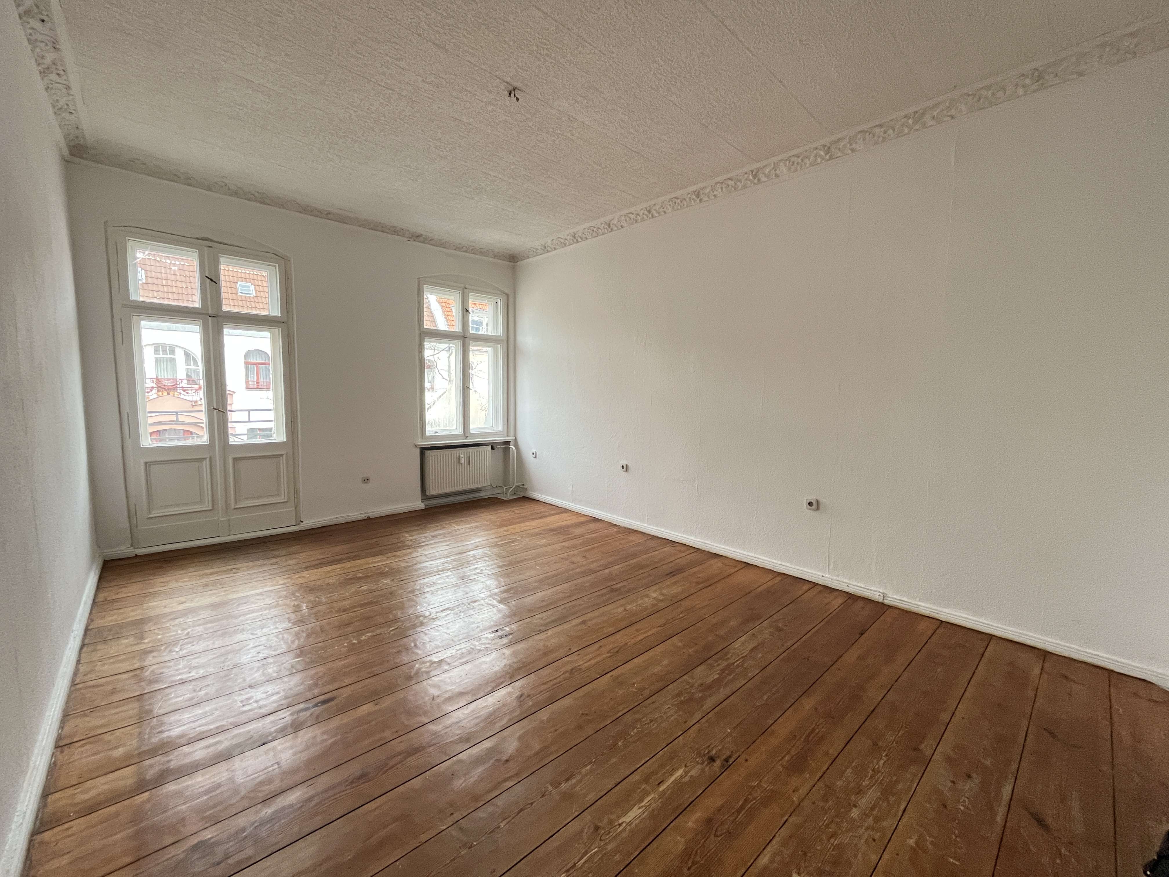 CHARMANTE 3-ZIMMER-ALTBAUWOHNUNG IN NEUKÖLLN - DENKMALGESCHÜTZT MIT RENOVIERUNGSPOTENZIAL, Berlin – Bild 3